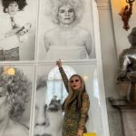 Alaska Instagram - Ayer en la inauguración de la exposición Warhol-Vijande-Makos. Vale la pena visitarla en el contexto de esa maravilla que es el @museolazarogaldiano. Gracias a todos en el museo, desde su directora, conservador, administrativos, guardarropía, bedeles, personal de limpieza… ¡así da gusto! Y de nuevo gracias a @coleccionsunolsoler por contar conmigo para este proyecto. Fotos mías y de @pedro.munster. * Esta publicación es una comunicación sobre mis diversas actividades profesionales - es información para mis seguidores - entiendo que la libertad de compartir esto se sobrentiende en la naturaleza misma de las redes sociales