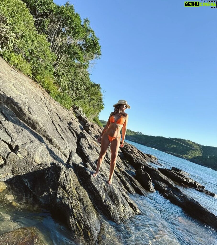 Alejandra Fosalba Instagram - Praia Do Forno ☀️ una de las 23 playas de Buzios. Por aquí el tiempo esta hermoso con máximas de 26* y el agua templada deliciosa. Dias de amigas, conversaciones,risas y paseos. Cariños Fotógrafa @katynaactriz