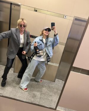 Aleksandra Bortich Instagram - этот пост - признание в любви Юле Коваль, просто так, без всякого повода, кроме моей бесконечной любви. 
Люблю просто до одурения ❤️