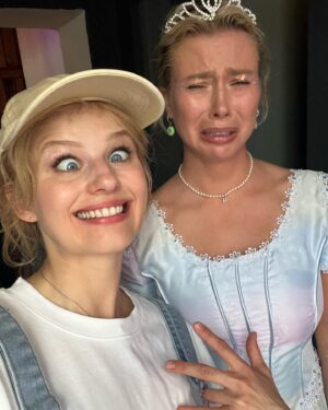 Aleksandra Bortich Instagram - этот пост - признание в любви Юле Коваль, просто так, без всякого повода, кроме моей бесконечной любви. 
Люблю просто до одурения ❤️