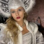 Aleksandra Bortich Instagram - разве можно было так нарядиться и не показать вам? Вечерний утренник прошел просто вау! Спасибо @fond_pomosch @newhollandisland @nevidimiyteatr @taisiyavilkova @wanja_pinshenin @gennadiiiblinov и все все все❤️ Особенно всем кто пришел🤍