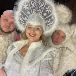 Aleksandra Bortich Instagram - разве можно было так нарядиться и не показать вам? Вечерний утренник прошел просто вау! Спасибо @fond_pomosch @newhollandisland @nevidimiyteatr @taisiyavilkova @wanja_pinshenin @gennadiiiblinov и все все все❤️ Особенно всем кто пришел🤍