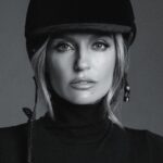 Aleksandra Saveleva Instagram - КОГДА ТЫ СПОКОЕН Когда ты спокоен внутренне, откуда-то появляется невероятная чистота ощущений. Если твой мозг не затуманен навязанными фразами с женских курсов, с ютуба коучей итд.. когда ты смотришь на вещи пристально, не через призму навязанных убеждений, твое «Я» ещё сильнее кристаллизуется. Да, это огромная работа над собой, каждый день возвращать себя на «свою» тропу.. и не без сторонней помощи.. Но , бонус этого- Ты кожей ощущаешь не совсем «здоровых» людей и обходишь сразу их за версту, а если тебе приходится с ними сталкиваться, то знаешь как выжить в этом неравном( увы) бою, ты можешь отличить что лично для тебя хорошо, а что плохо.. увидеть свои ценности и предпочтения настолько ясно, что самому не верится иногда. Ты уже не сомневаешься в себе, в тебе есть стремление учиться и развиваться дальше.. возможности и правда безграничны… Но только ТЫ сам у себя есть, только ТЫ можешь себя успокоить, только ТЫ контролируешь свои реакции и ТЫ берёшь на себя ответственность. Вкусишь раз -два этот плод- за уши не оттянешь) если не верите- попробуйте! 😸 Photographer @kat_shumskaya Style @valentina.petrenko.stylist MUaH @lizaliza.s Dress @favoritki