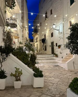 Alena Šeredová Instagram - 2 giorni in Puglia #apuglia #ostuni #polignanoamare  #torrecoccaro