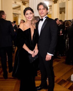 Alessandra Mastronardi Instagram - Un meraviglioso sogno diventato realtà.. 
La Prima di tutto. 
Tanto tanto emozionati ma felici 
Grazie @giorgioarmani - @tiffanyandco e il meraviglioso team @stellagiannetti @eli.szemere @vaneboz @othersrl @simonebellireal @vickyhairfusion @raffaeleschioppomakeup @teatroallascala

@giansunny 🤍