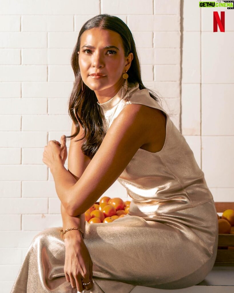 Alessandra de Rossi Instagram - Unlike Ella, the firecracker of a sous chef who has to step up in Chef Chico’s absence at the renowned restaurant Hain, Alessandra De Rossi says, “Hindi kasi ako competitive by nature. It’s either I win without trying, or, ‘Guys, kayo na ‘yon.’” But the way she relates to her Replacing Chef Chico character is deeper than that. “Hindi niya nakukuha ‘yong respect na automatically given to a guy. And ‘yong trust na, ‘O, if the guy is the head, wala tayong magiging problema. Pero ‘pag babae, naku, ang daming arte niyan.’ Emotional daw o hindi niya deserve ang spot because she’s a girl.” She observes, “‘Pag lalaki ‘yong nasa ibabaw, magaling siya, eh. ‘Pag babae, ah, may ginawa ‘yan.” Getting into the role, Alessandra went through culinary training. But a bigger culture shock for her? “Nasa left ko si Piolo, nasa right ko si Sam,” she says, “tapos ako ‘yong nasa gitna? Ang ganda ko, ha. Totoo ba na pag-aagawan nila ako in real life?” Laughing, she concludes: “Parang hindi!” Replacing Chef Chico streams on November 24, only on Netflix! 📷: @artunepo #ReplacingChefChico #AlessandraDeRossi #Netflix