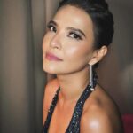 Alessandra de Rossi Instagram – Artista mode. 😅 firefly gown by @gakuyabykimgan ❤️ make up by @boggydiaz and hair by @arveeyadao 🥰🥰🥰 thank you! Congratulations sa FIREFLY!!!