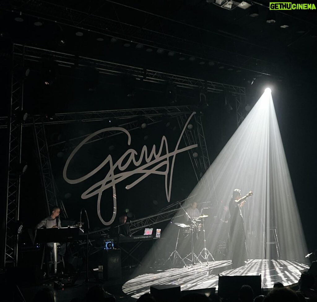 Alessandra de Rossi Instagram - Grabe @garyvalenciano! Walang nagbago, mula noon hanggang ngayon. AI ka ba? 🤣 thank you for this show and for all your songs, and thank you Lord for Gary V! 🙏🏻🙌🏻