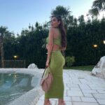 Alessia Macari Instagram - Lezione per oggi : un leone che copia un leone è una scimmia🦁🙊🫒🍸#thoughts #olivegreen #wedding #summer