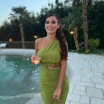 Alessia Macari Instagram - Lezione per oggi : un leone che copia un leone è una scimmia🦁🙊🫒🍸#thoughts #olivegreen #wedding #summer