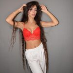 Alessia Tresoldi Instagram - “Il rosso è una dichiarazione. Guerra, amore, indipendenza, forza, non importa di cosa…” Quale preferite ? Nella terza c’è Lizzy 🐱 Choose your fav (1-4) #red #cat #bralette #Bergamo #tresoldi #Lizzy