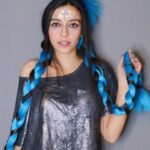 Alessia Tresoldi Instagram - I love blue 💙 choose your favorite and leave a blue heart 💙 @sheinofficial @shein_it Q2ALEFE (15% off senza minima spesa) #SHEINBeauty _Adv_ #trecce #braid #blue #beauty #makeuplover #makeup #Coachella #Coachellastyle #shein #correttore #facestickers #strass #bergamo #tresoldi #hairstyle #longhair #longbraids #argento #silver #party