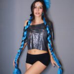 Alessia Tresoldi Instagram - I love blue 💙 choose your favorite and leave a blue heart 💙 @sheinofficial @shein_it Q2ALEFE (15% off senza minima spesa) #SHEINBeauty _Adv_ #trecce #braid #blue #beauty #makeuplover #makeup #Coachella #Coachellastyle #shein #correttore #facestickers #strass #bergamo #tresoldi #hairstyle #longhair #longbraids #argento #silver #party