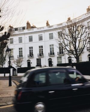 Alex Lange Instagram - London strolls ☕