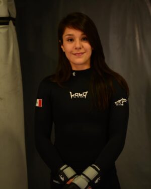 Alexa Grasso Instagram - Baby baby Grasso 😍 
Tenía que tomarme unas fotos para el cartel de una de mis primeras peleas, y me dijeron -pero pon cara de ruda 😆
Claramente aún no lo logro jajaja