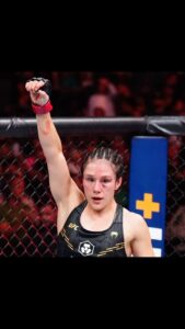 Alexa Grasso Instagram - Nivel desbloqueado ✅ No importa cuantas veces te rompas, SIEMPRE TE HACES MÁS FUERTE! Intenta todo y deja el alma hasta lograr tus objetivos, lo peor que podría pasar no son las heridas, sería no hacerlo ❤️‍🔥 Thank You so much @the_ufc_doctor amazing job 🤩🙏🏼