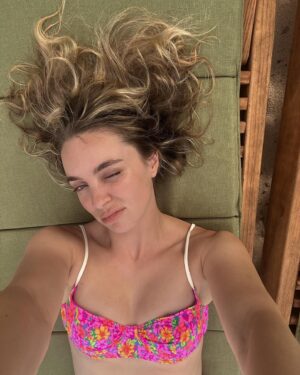 Alexa Losey Instagram - BULA!! 🏝️