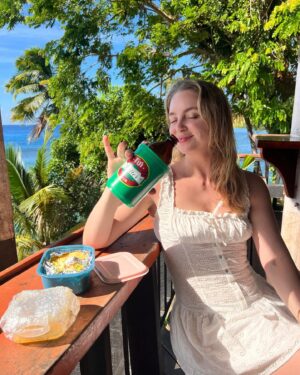 Alexa Losey Instagram - BULA!! 🏝️