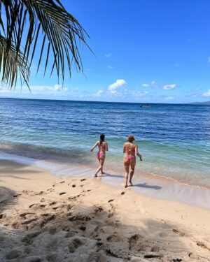 Alexa Losey Instagram - BULA!! 🏝️