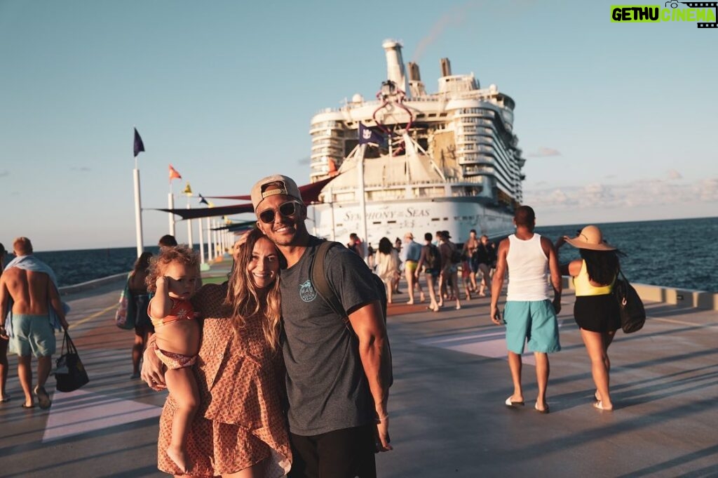 Alexa PenaVega Instagram - Our preferred way to travel 🚢