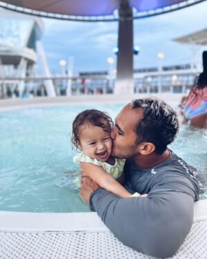 Alexa PenaVega Instagram - I don’t ever want this to end ❤️-> swipe to see if Rio is having a good time…. #familyvacation #cruiselife
