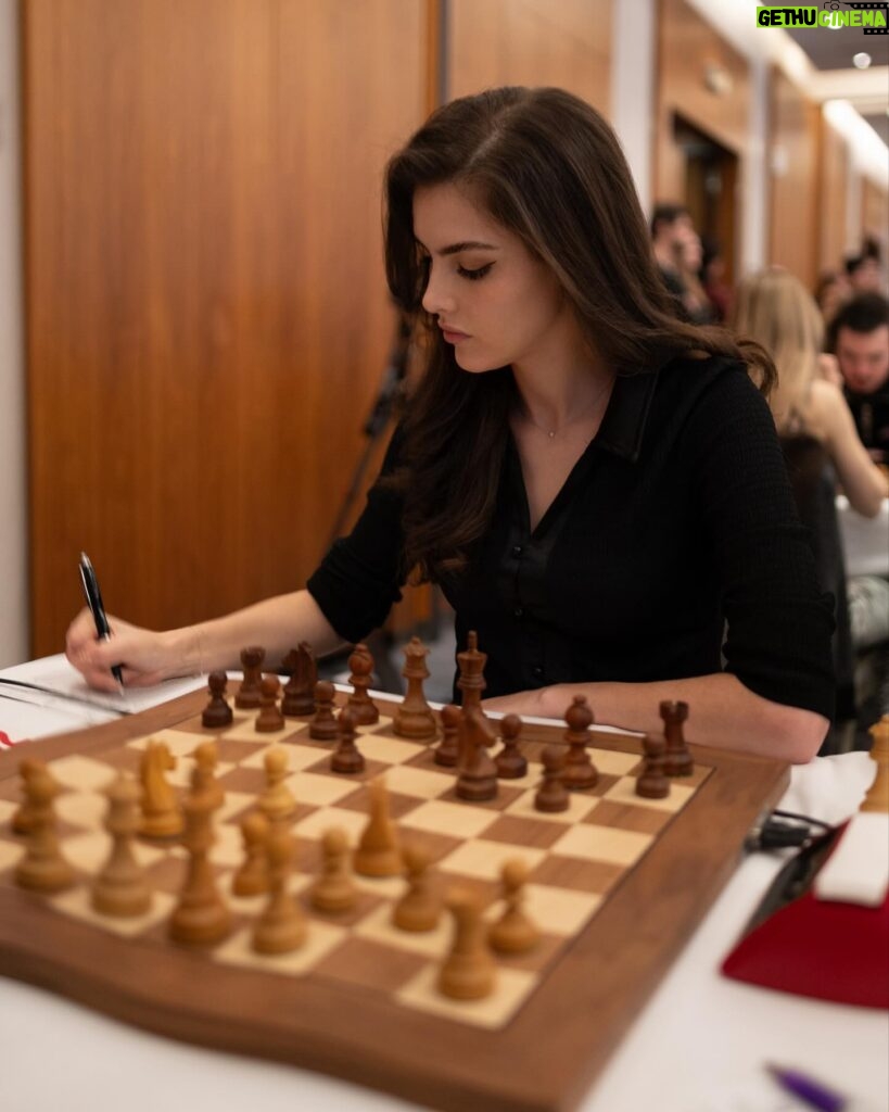 Alexandra Botez Instagram - It’s the season for classical chess