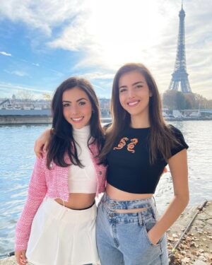Alexandra Botez Instagram - That one sunny day we had in Paris 🥰