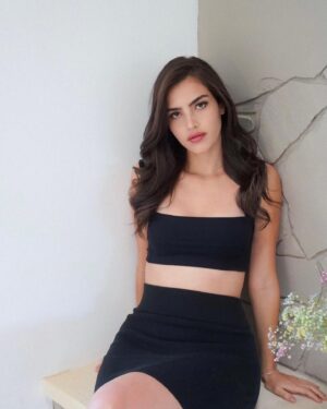 Alexandra Botez Instagram - When in doubt, wear black