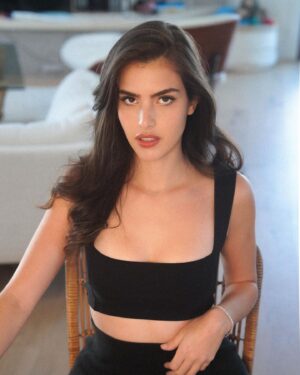 Alexandra Botez Instagram - When in doubt, wear black