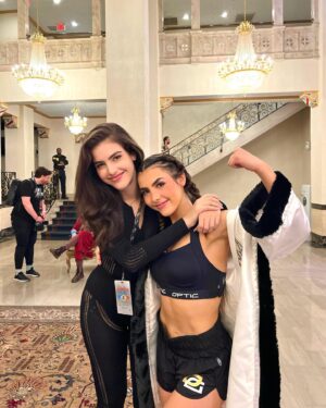 Alexandra Botez Instagram - Andrea killed it at the fight. She may not have won, but her training progress was insane and she gave it all she had 👏