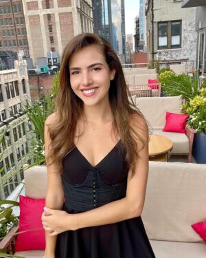 Alexandra Botez Instagram - Impermanence makes life beautiful