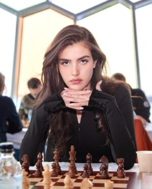 Alexandra Botez Instagram - Sorry for the chess spam
