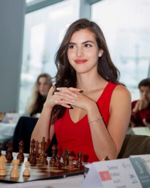 Alexandra Botez Instagram - At least the photos turned out good… Posting my game one recap on YouTube tomorrow! Didn’t go as I’d hoped but learning is progress