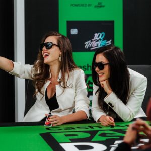 Alexandra Botez Instagram - Definitely took UNO too seriously but worth it because we made top 3 😎 Had an amazing time meeting other creators, so grateful to @100thieves and @cashapp for the invite!!