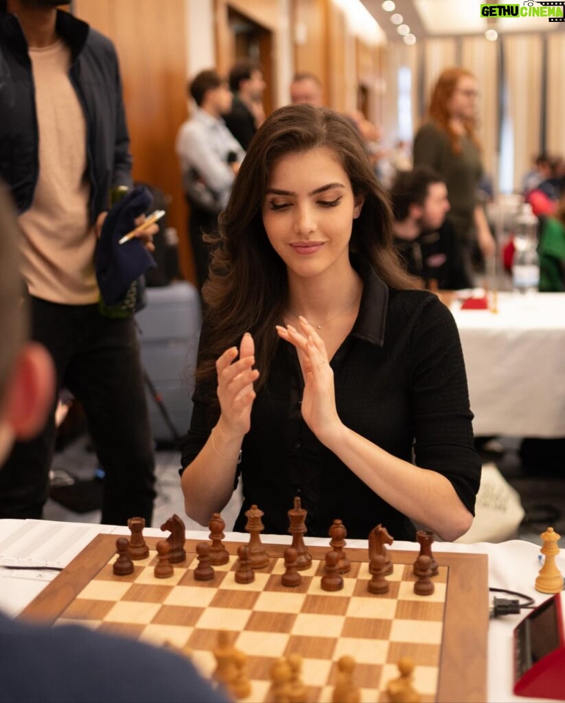 Alexandra Botez Instagram - It’s the season for classical chess