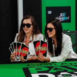 Alexandra Botez Instagram - Definitely took UNO too seriously but worth it because we made top 3 😎 Had an amazing time meeting other creators, so grateful to @100thieves and @cashapp for the invite!!