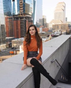 Alexandra Botez Instagram - Wearing @YOOX and looking forward to joining a “And So Do Girls” panel they are hosting with badass women 😯 @leticiabufoni, @zaralarsson, @yinkabokinni for International Women’s Day this Sunday at 1 pm ET on twitch.tv/botezlive #sponsored