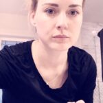Alexandra Breckenridge Instagram - Wait wait wait. 💄 I made it better 🤣🤣 Getting ready for Sunday date night fast part 1 re-done... clè de peau foundation NARS seaside bronzer Stilla “kitten” shadow on lid And to be honest the brown color I put in my crease I’m not sure because I’ve had it forever and the label is rubbed off... 😬😂 Clinique chubby stick 13 mighty mimosa, I swear that’s the actual color. Stilla blush but the color is also rubbed off from travel 🤣 Tarte eyelash curler Benefit gimme brow EyeKo fat brush mascara #alexandrabreckenridge
