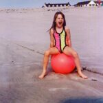 Alexandra Breckenridge Instagram - Happy Sunday. ⛱