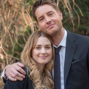 Alexandra Breckenridge Instagram - Tonight on #thisisus 
Fall in love with Kevin and Sophie’s 30 year love story 💜
9pm on @nbcthisisus