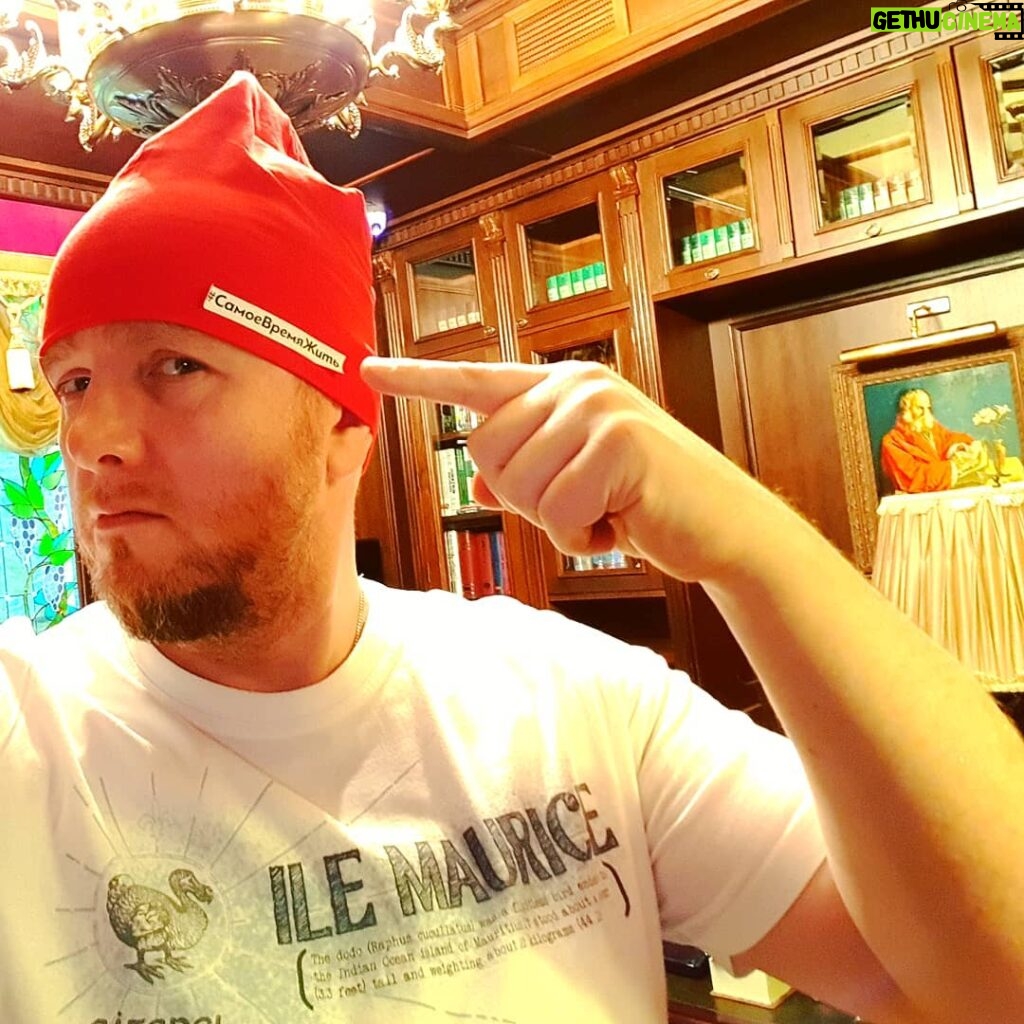 Alexey A. Petrukhin Instagram - I'm #bald #red 🙋‍♂️ #краснаяшапкапротивлейкоза Чтобы сделать жизнь более комфортной людям, которые проходят химиотерапию, Фонд борьбы с лейкемией @leikozunet сшил прикольные удобные красные шапочки с надписью #самоевремяжить 👍 Давайте поддержим людей, проходящих #лечение, просто зайдите на сайт leikozu.net и получите в подарок такую же шапочку 🤞 Всем здоровья ✊ #краснаяшапка #времяжить #лейкозунет #leikozunet #лысый Саввино-Сторожевский ставропигиальный мужской монастырь