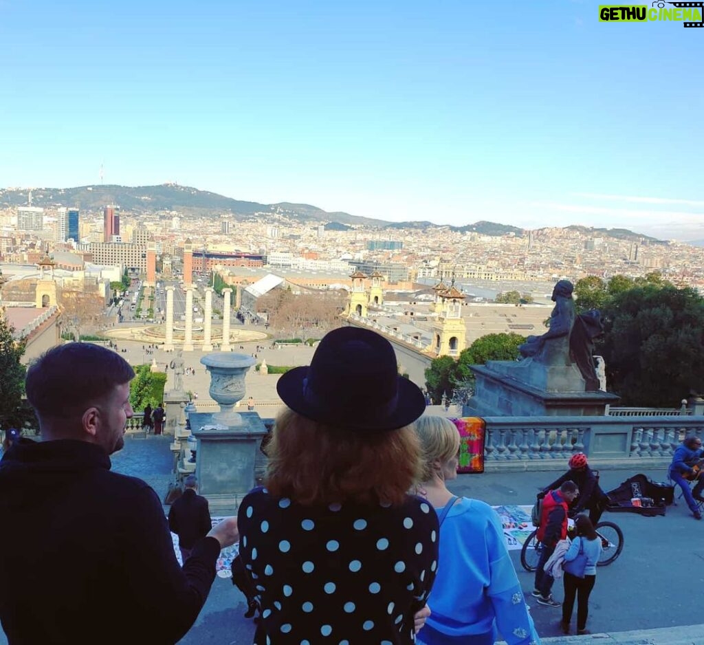 Alexey A. Petrukhin Instagram - #Barcelona #weekend 💥 Именно так нас встретила #Барселона на первой и главной фотографии знакового дня #02022020 🤞 И именно таким этот город останется в памяти и в сердце! Конечно, за 10 фотографий (а у меня их пять сотен) не рассказать все #эмоции, но я настоятельно #рекомендую выбраться в этот город, и Вы захотите там жить, настолько он прекрасен! А чтобы не ошибиться и увидеть всё правильно, обратитесь к @barcelonasgidom 🙏 И не путайте с Мадридом в Испании, я говорю про Барселону в Каталонии 🤗 #семейноефото #Спаситель #небо #путешествие #солнце #барселонасгидом #каталония #гауди #архитектура #семья #антониогауди #tibidabo Tibidabo · Barcelona