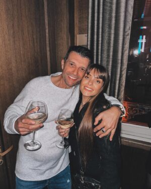 Alexia Mori Instagram - 60 ans 🎂 joyeux anniversaire mon papa ❤️
Garde ta folie, ta joie de vivre ne change jamais ❣️
Je t’aime.