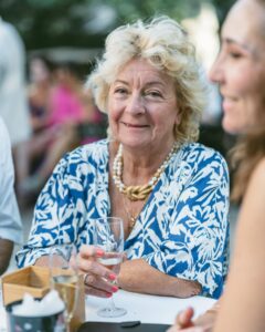 Alexia Mori Instagram - Aujourd’hui c’est l’anniversaire de la plus belle ❤️ Ma mamie fête ses 78 ans ! 78 ans mais une forme olympique, toujours active, toujours entrain de rire, toujours entrain de radoter (oui oui mamie pardon) mais toujours ma mamie magicienne que j’aime ❤️