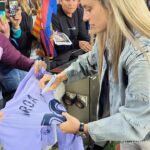 Alexia Putellas Instagram - @alexiaputellas always has time for the fans 🥰 #UWCL @fcbfemeni