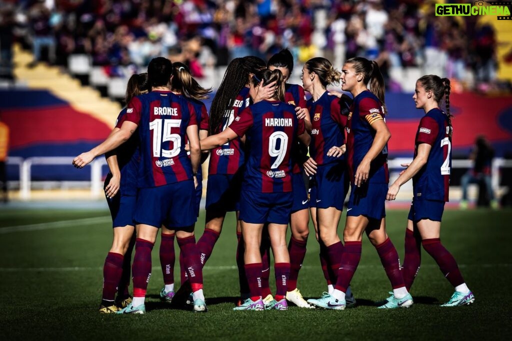 Alexia Putellas Instagram - El Clásico 💙❤️ Gràcies Montjuic!!!