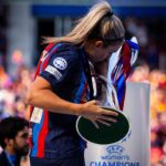 Alexia Putellas Instagram - La foto que estaves esperant 💙❤️