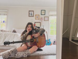Alexis Jayde Burnett Instagram - this guitar knows everything