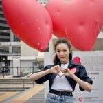 Ali Lee Instagram - 元宵佳節．花好月圓🌸 祝大家心心雙印、手手雙連、雙依雙伴 我與小丸子及花輪同學送上祝福❤️ 今日是Chubby hearts 留港的最後一天，跟與你心連心的人去打卡吧💞 #CHUBBYheartsHK #CHUBBYhearts #HongKongDesignCentre #HKDC #香港設計中心 #MegaACEFund #ipshkg @hkdesigncentre @ipshkg