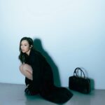 Ali Lee Instagram - 在 黑 與 白 間 尋 找 細 節 🤍🖤 剪短前一輯:) @prada #PradaReNylon #ALife